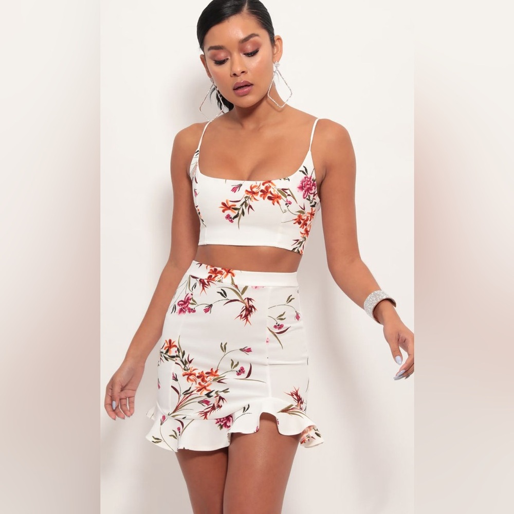 Lucy In The Sky Store two piece set. White with floral. Size small